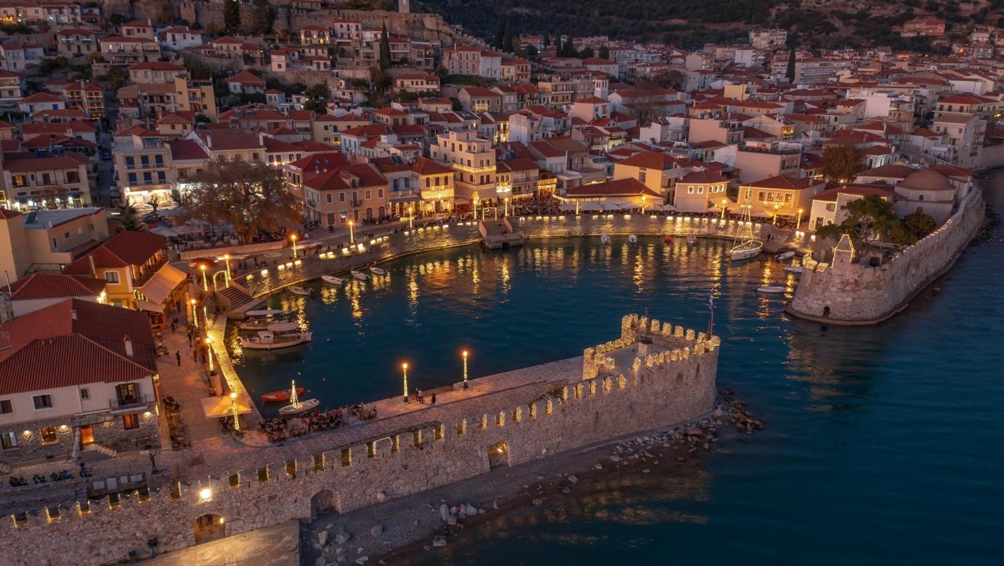 Nafpaktos Beach Luxury Suites Eksteriør bilde